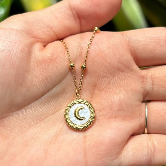 18K Gold Plated Pearl sea shell moon Necklace - Picture 6 of 6